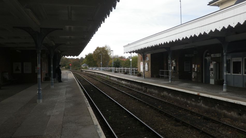 2016-11-03 01 Woodbridge Station.jpg