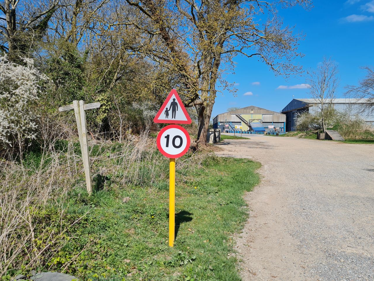 2025-04-07 06 Shelfanger.jpg