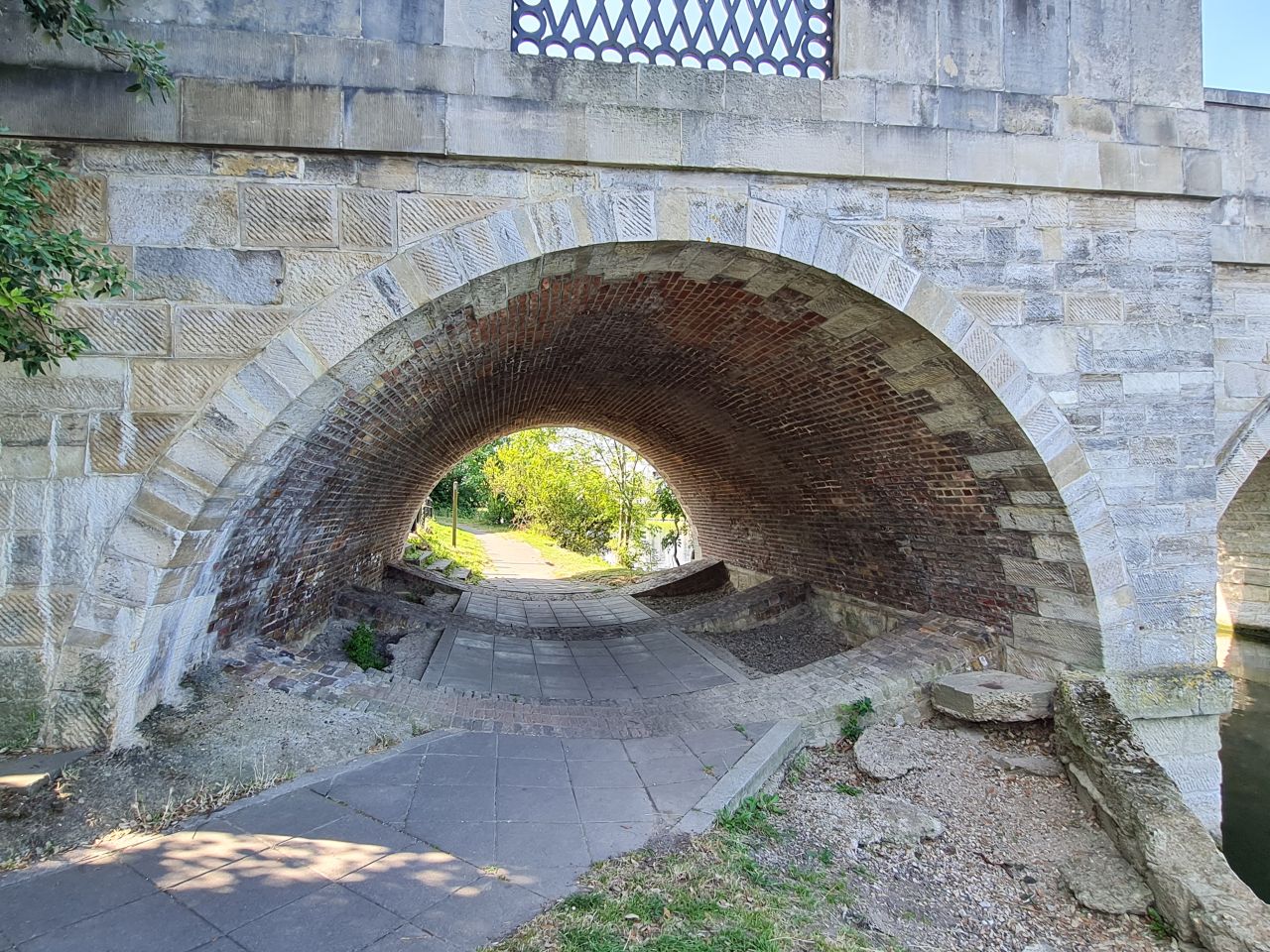 2024-07-27 08 Addlestone Chertsey Walton Thames Path.jpg