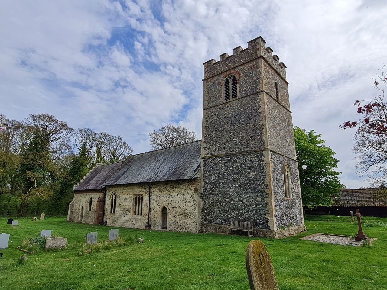 2025-04-19 13 Hunston Saint Michael.jpg